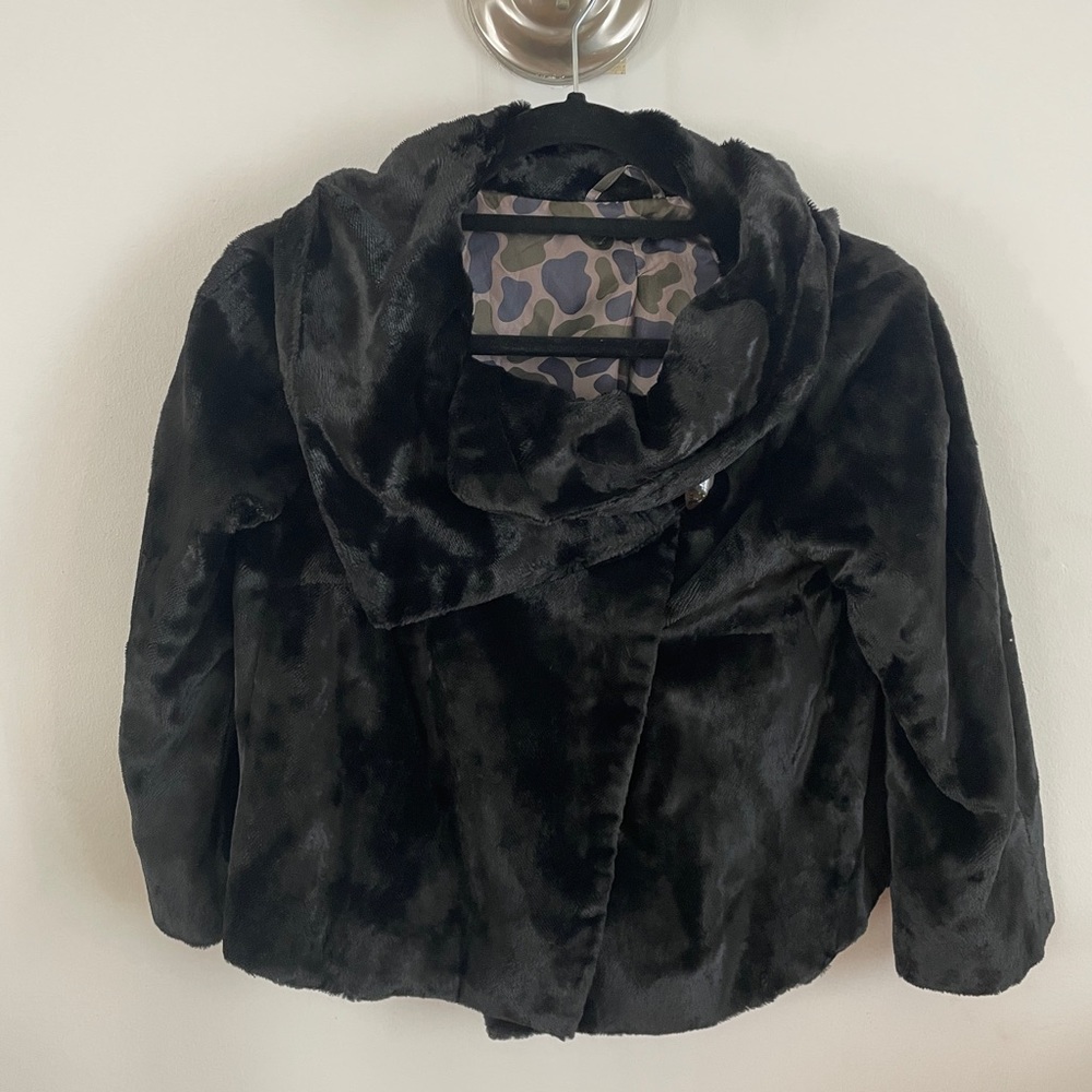 Faux fur cropped jacket